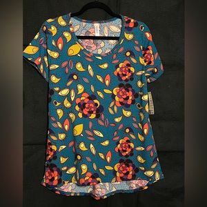 LuLaRoe small classic tee new with tags. Non smoking.